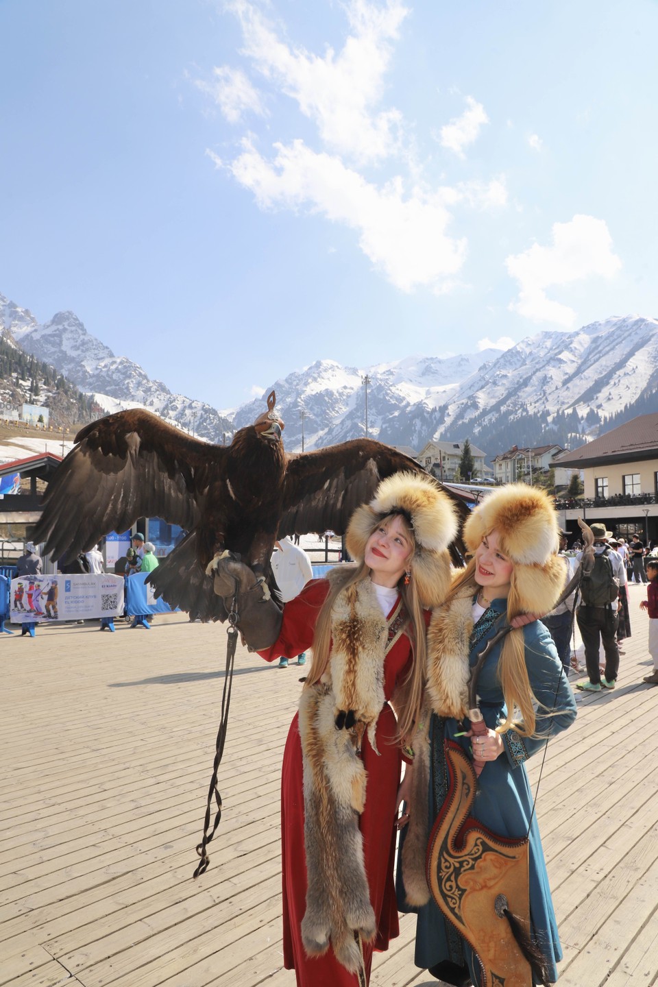 Замечательная экскурсия, замечательное времяпровождение наедине с природой. Величественный беркут поражает, горы Шымбулак высотой 3200м над уровнем