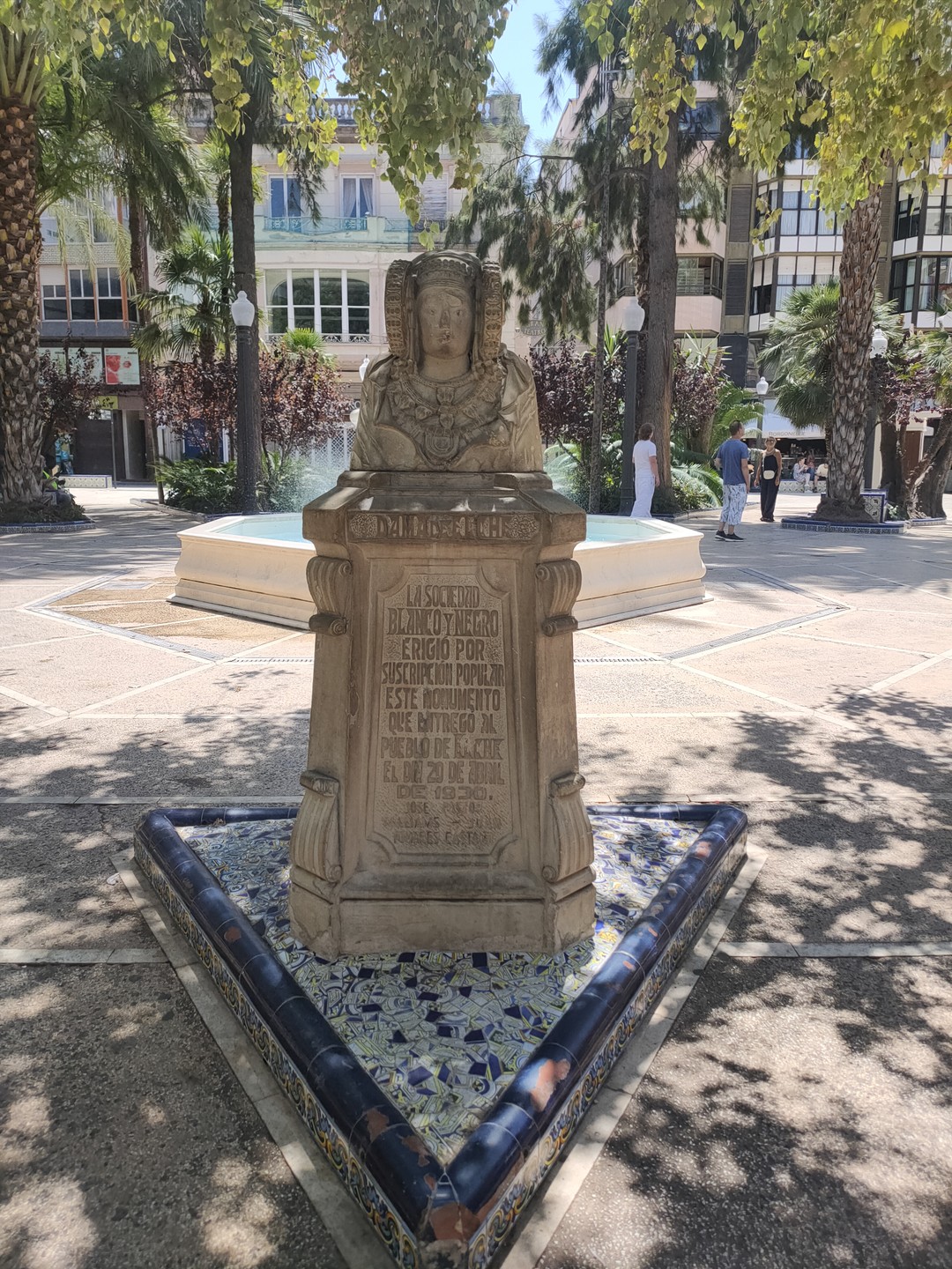 Мы сегодня были с Викторией на экскурсии. Узнали много интересного и нового. Виктория очень приятный рассказчик