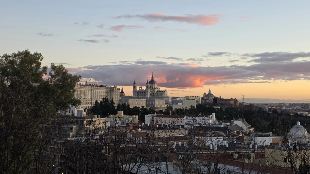 Алия — высокопрофессиональный гид с глубокими знаниями и большой любовью к своей работе. Экскурсия была отлично