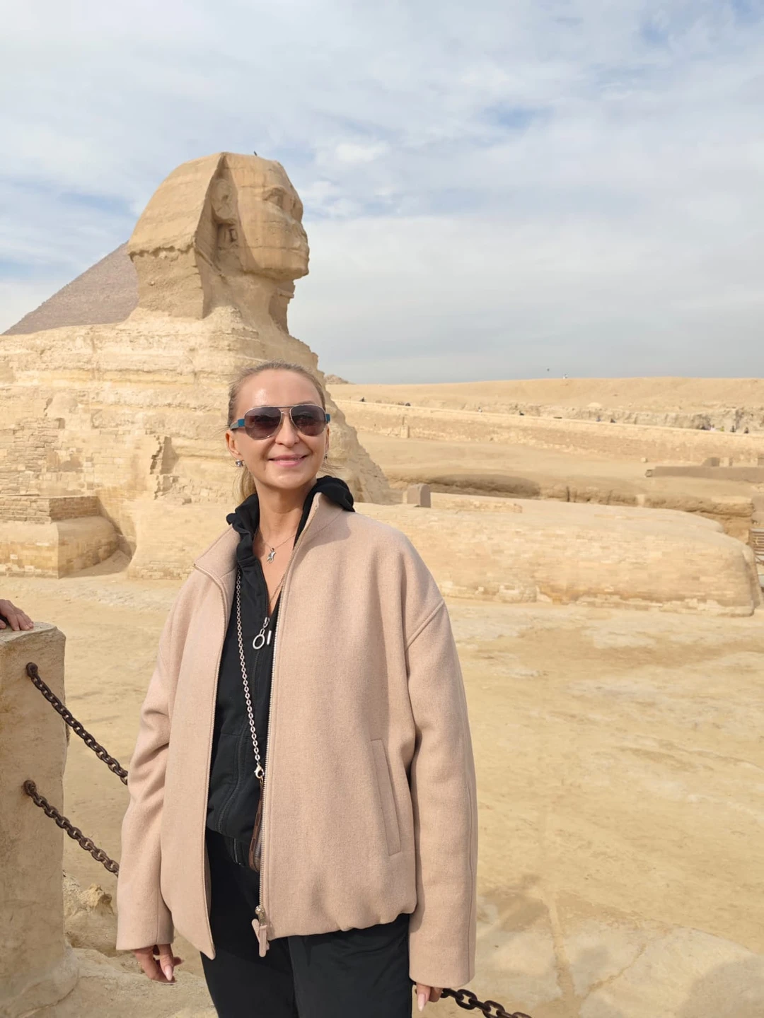 Это одна из лучших экскурсий в моей жизни. Самуил великолепно обрадован, очень корректный, интеллигентный. Знает очень