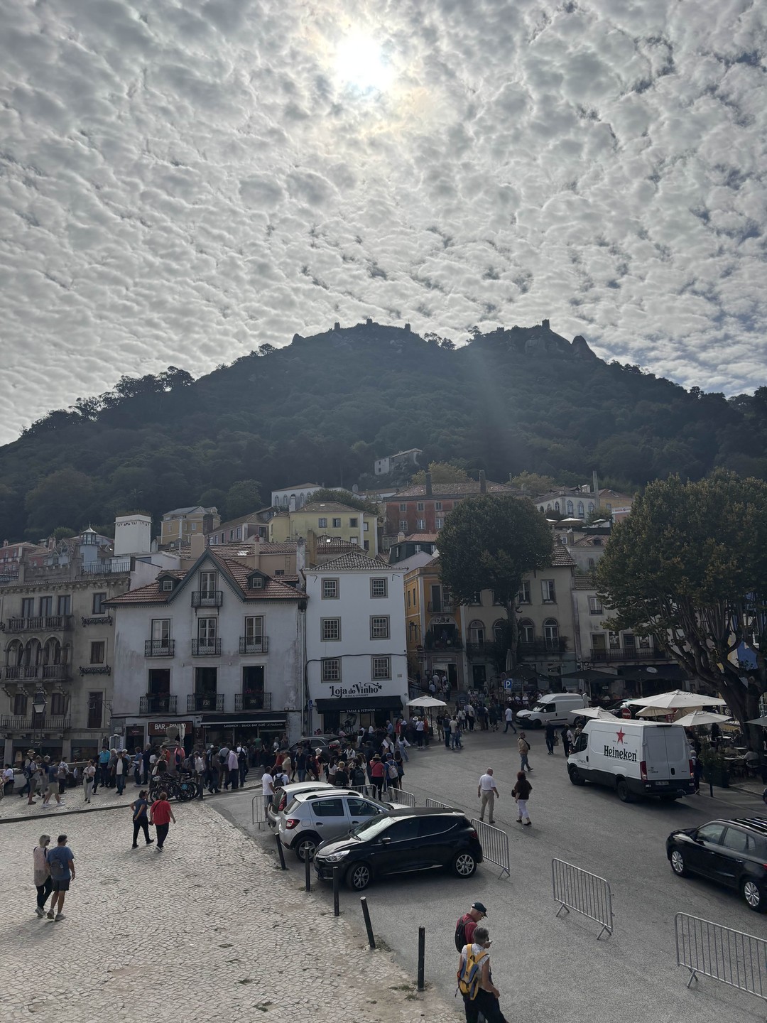 Программа экскурсии невероятно насыщенная, но от такой красоты устать невозможно! Дворцы Синтры, причудливые и завораживающие, мыс