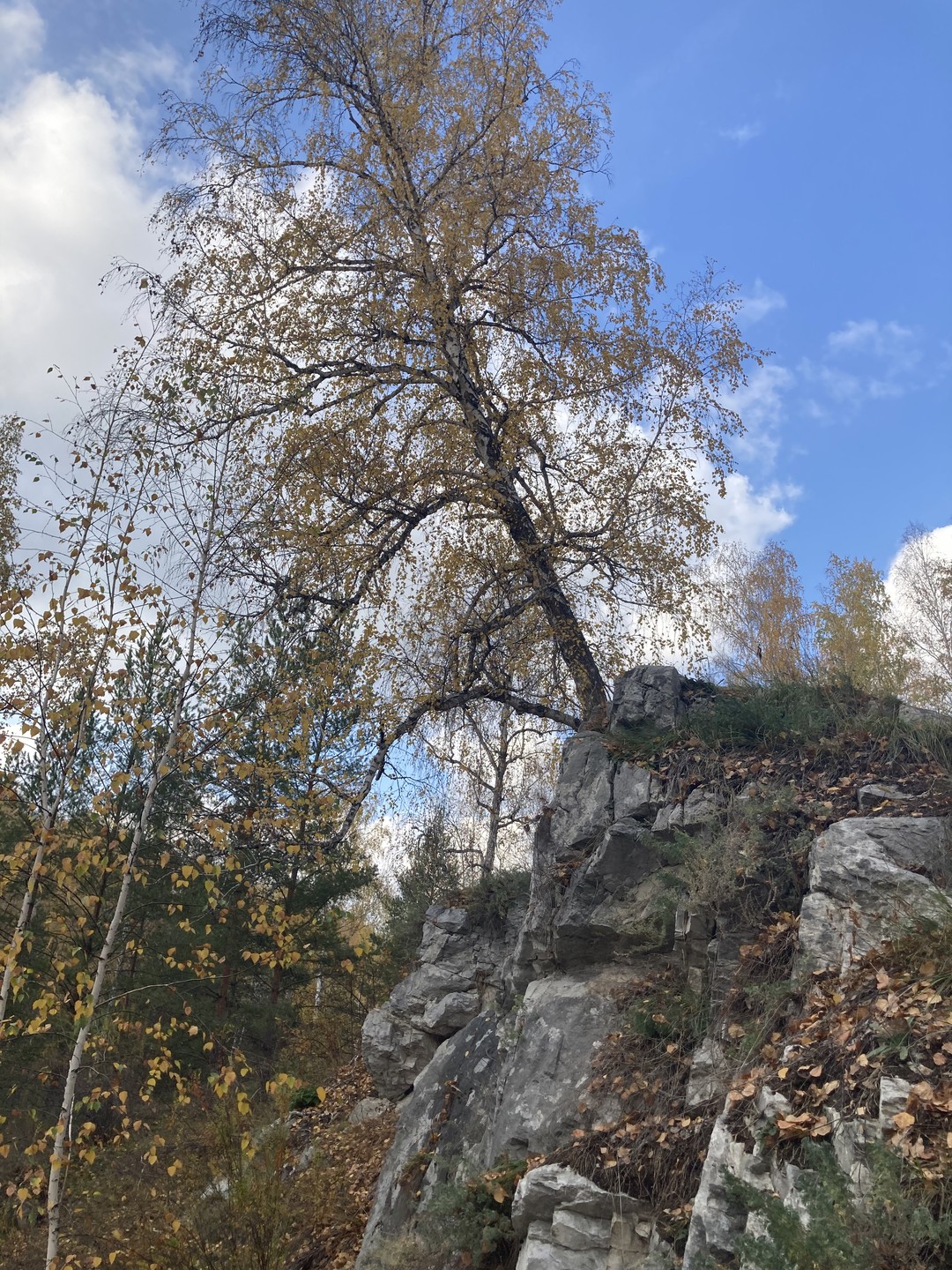 Первое время мозг не понимает, почему горы и вода нетипичного цвета, а потом не хочется уезжать)