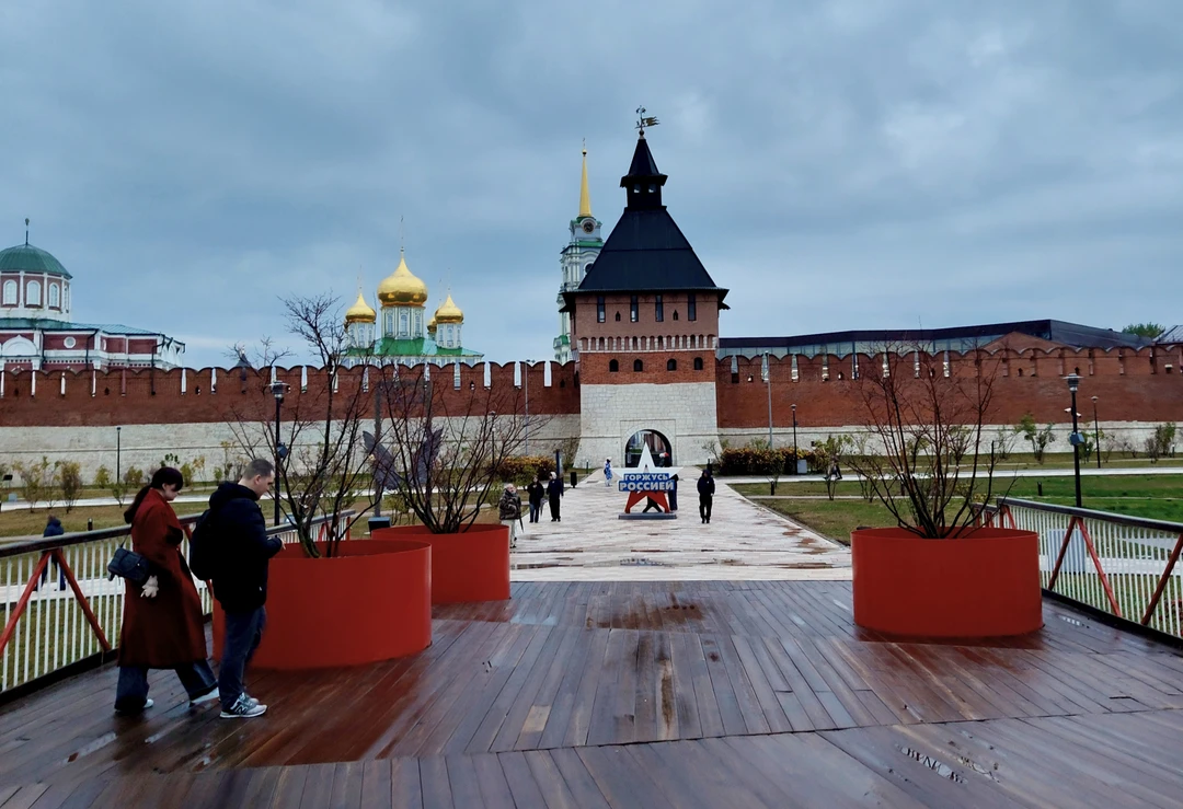 Спасибо огромное за прекрасную экскурсию Александру! Были на экскурсии с ребёнком, даже его Александр заинтересовал своими