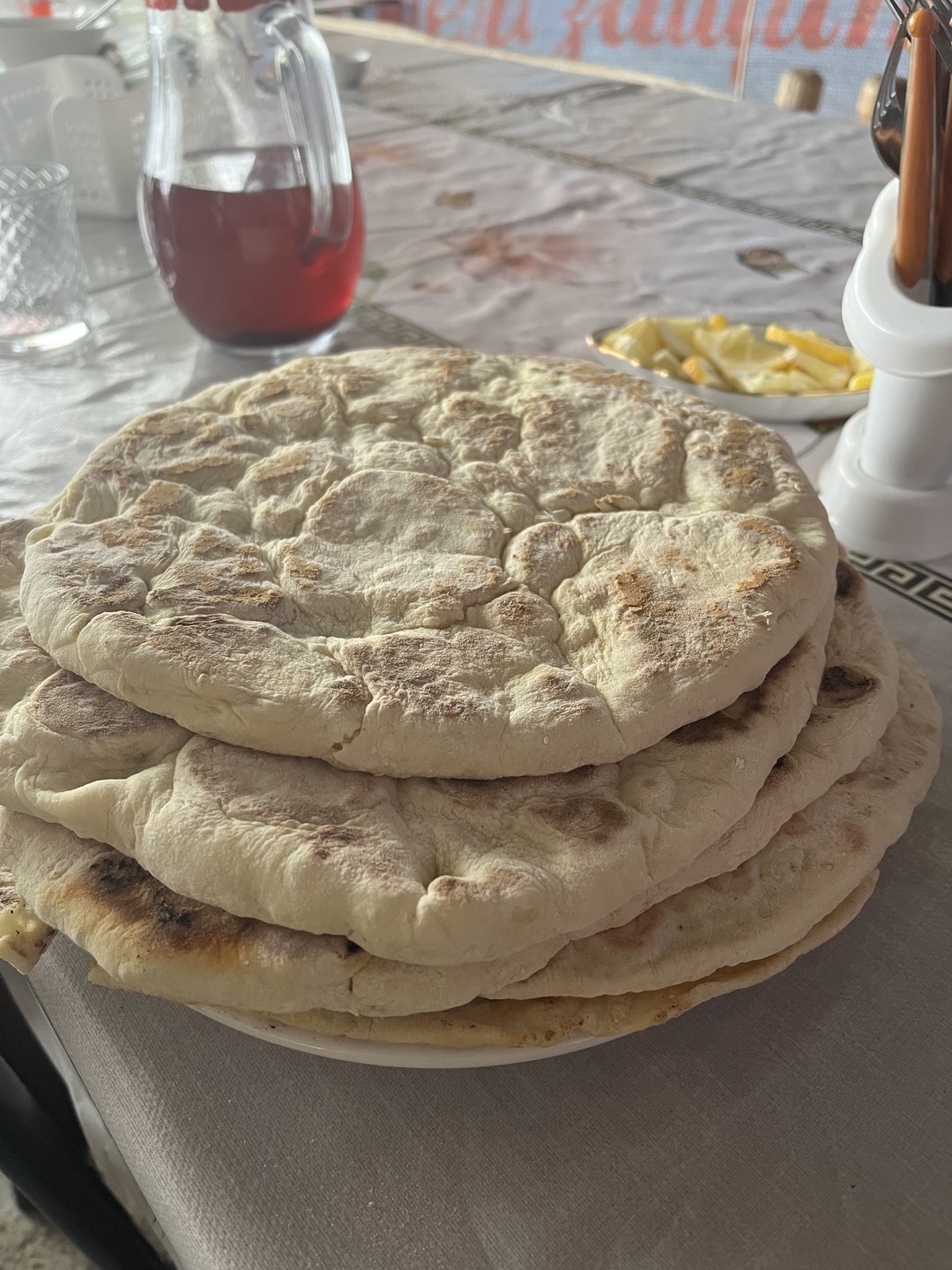 Не смотря на то, что нам не повезло с погодой (весь день было пасмурно, местами дождь)