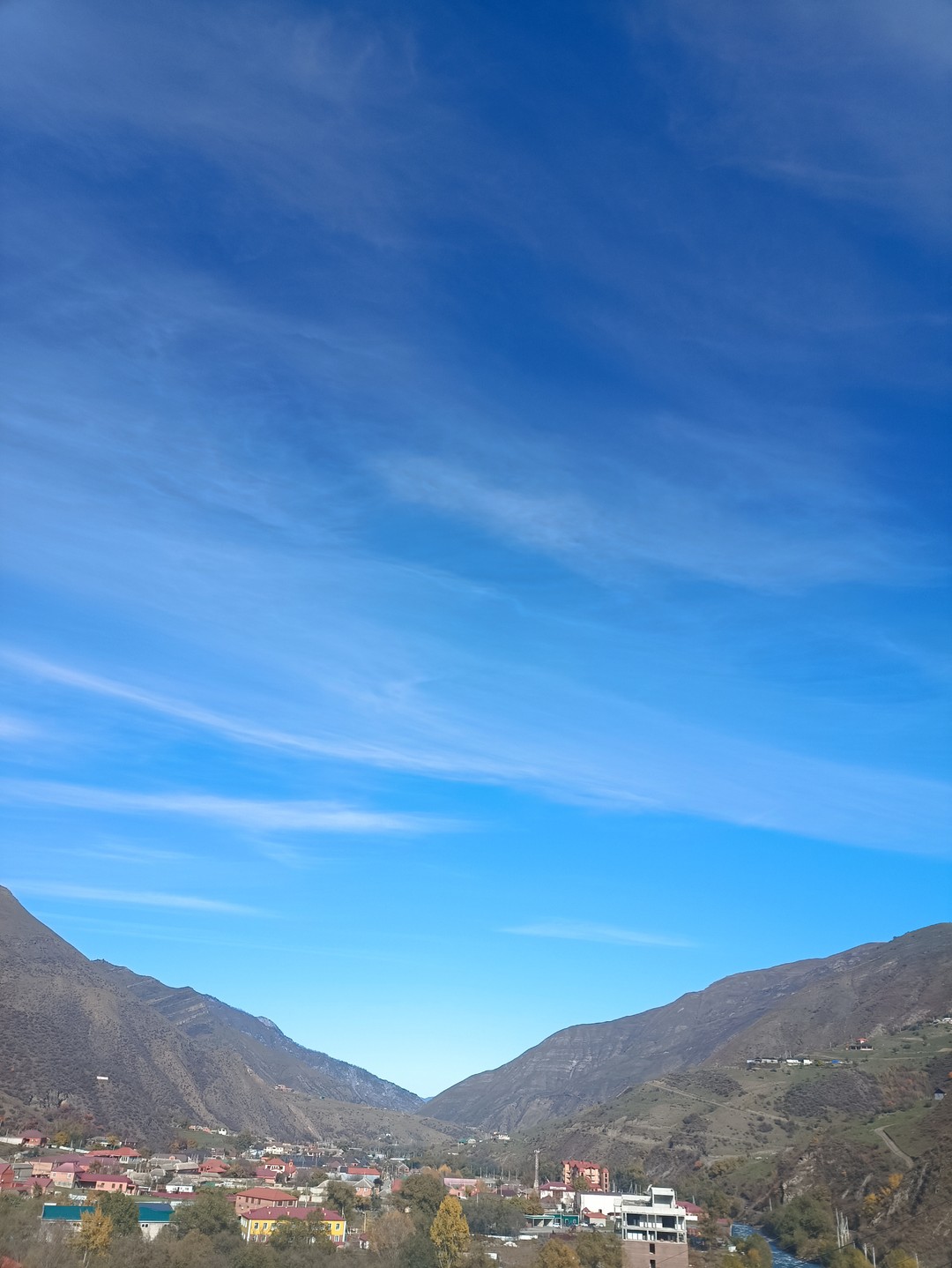 Были на экскурсии 27 октября 2025. Впечатлений не передать словами. Красиво. Гид добродушный и отзывчивый молодой