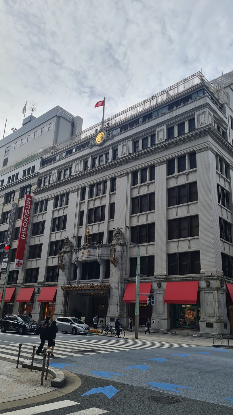 Потрясающая экскурсия с Милой на Гинзе по универсаму, заполненному самой разнообразной свежей едой, и по соседним