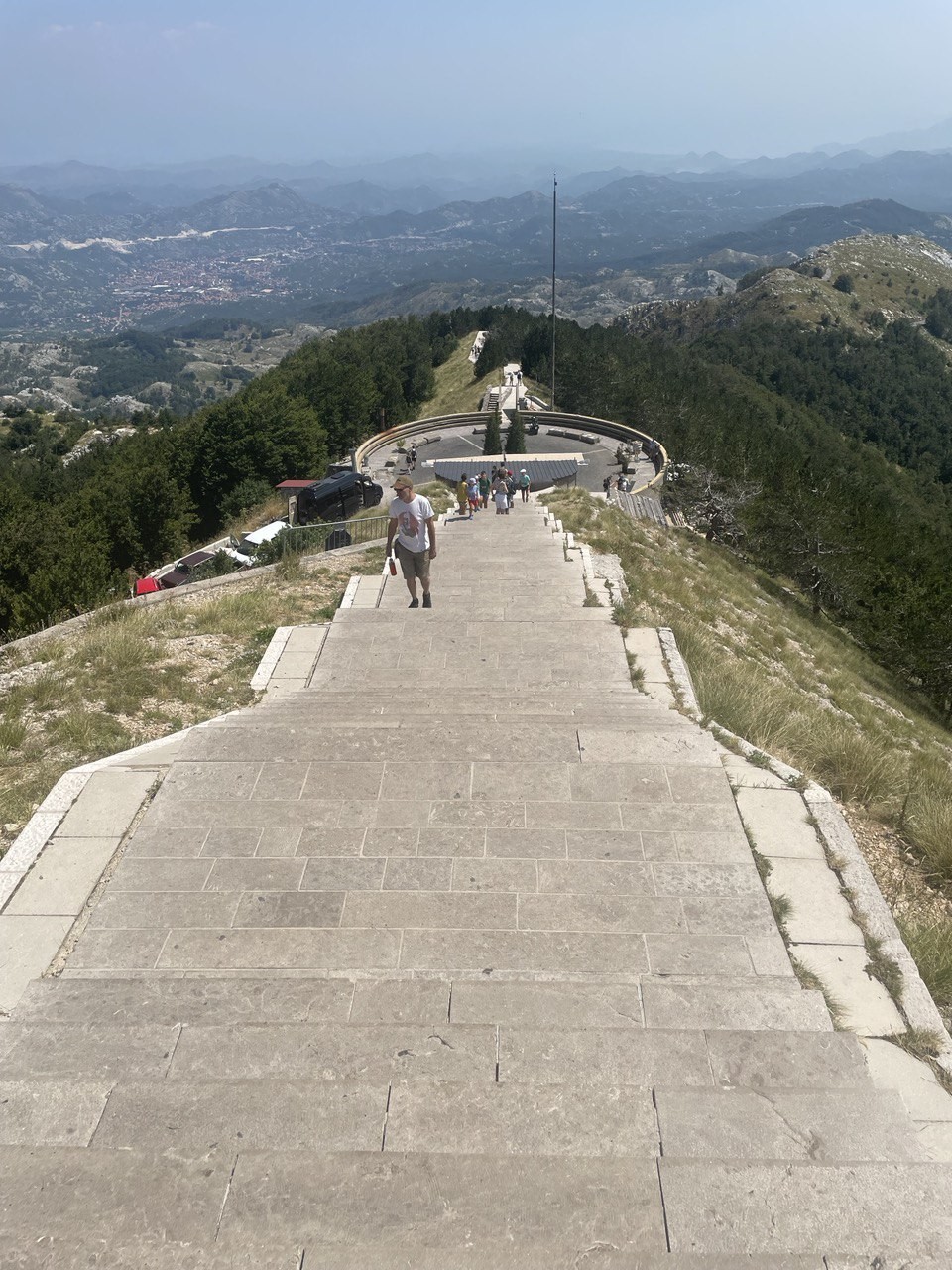 Потрясающая экскурсия. Все было увлекательно, интересно и ярко. Гид легко улавливает настроение компании.