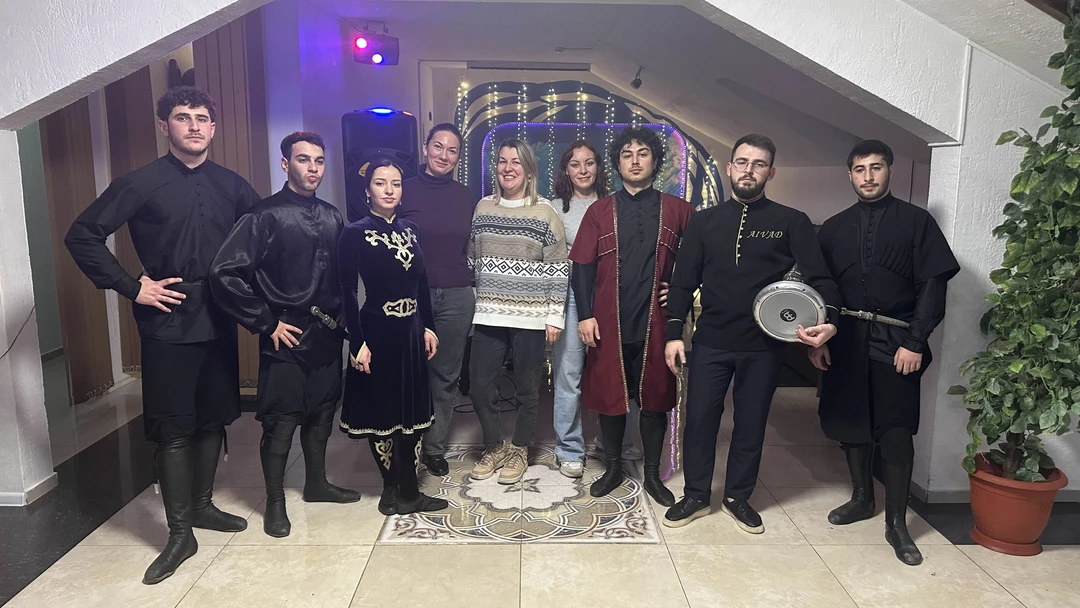 Очень понравился вечер, именно вторая часть. Знакомство с культурой и традициями. По еде не скажу, что