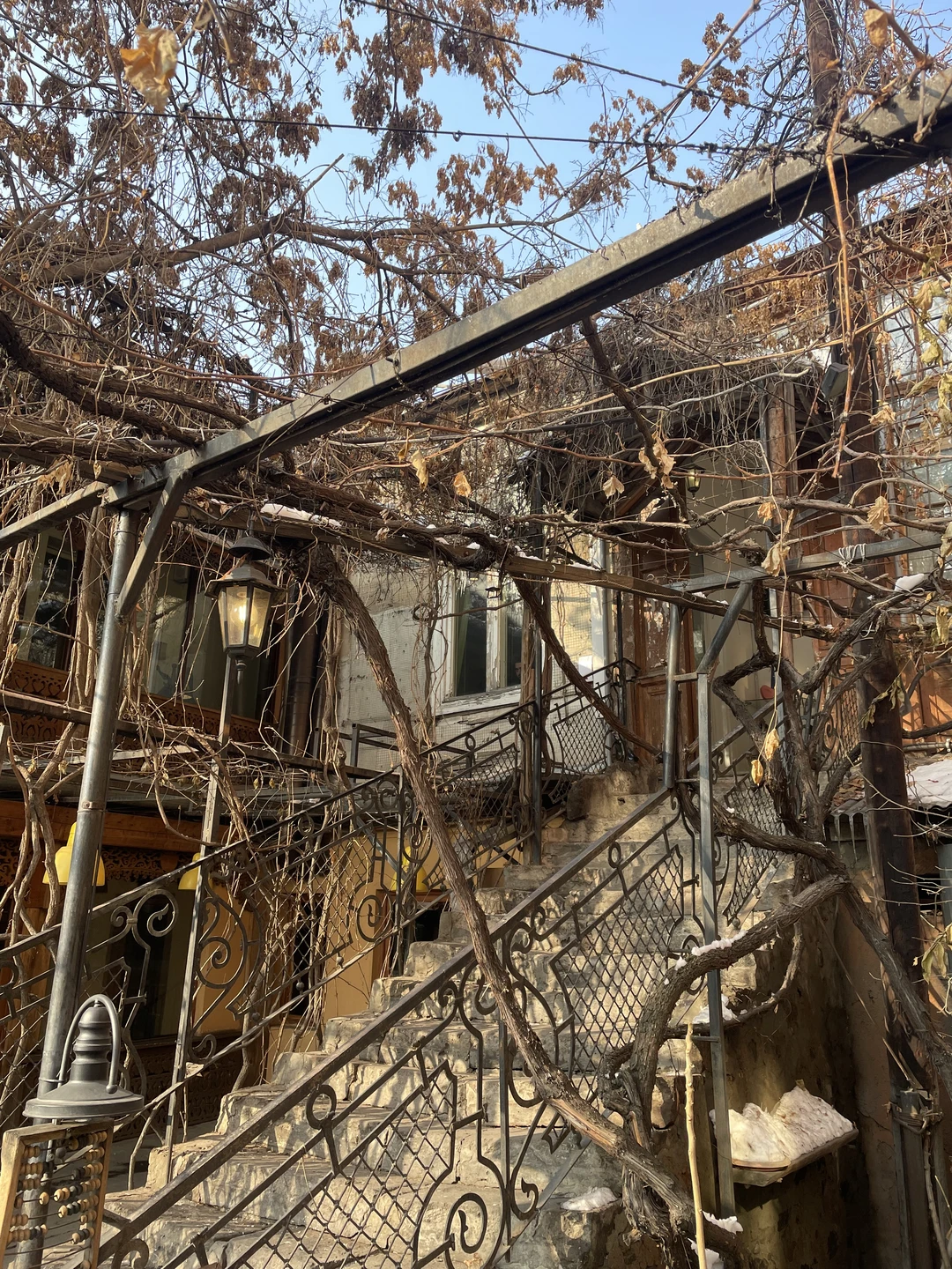 Сегодня гуляли по Еревану с душевным гидом Гургеном. Экскурсия понравилась, узнали много интересного и неизвестного нам