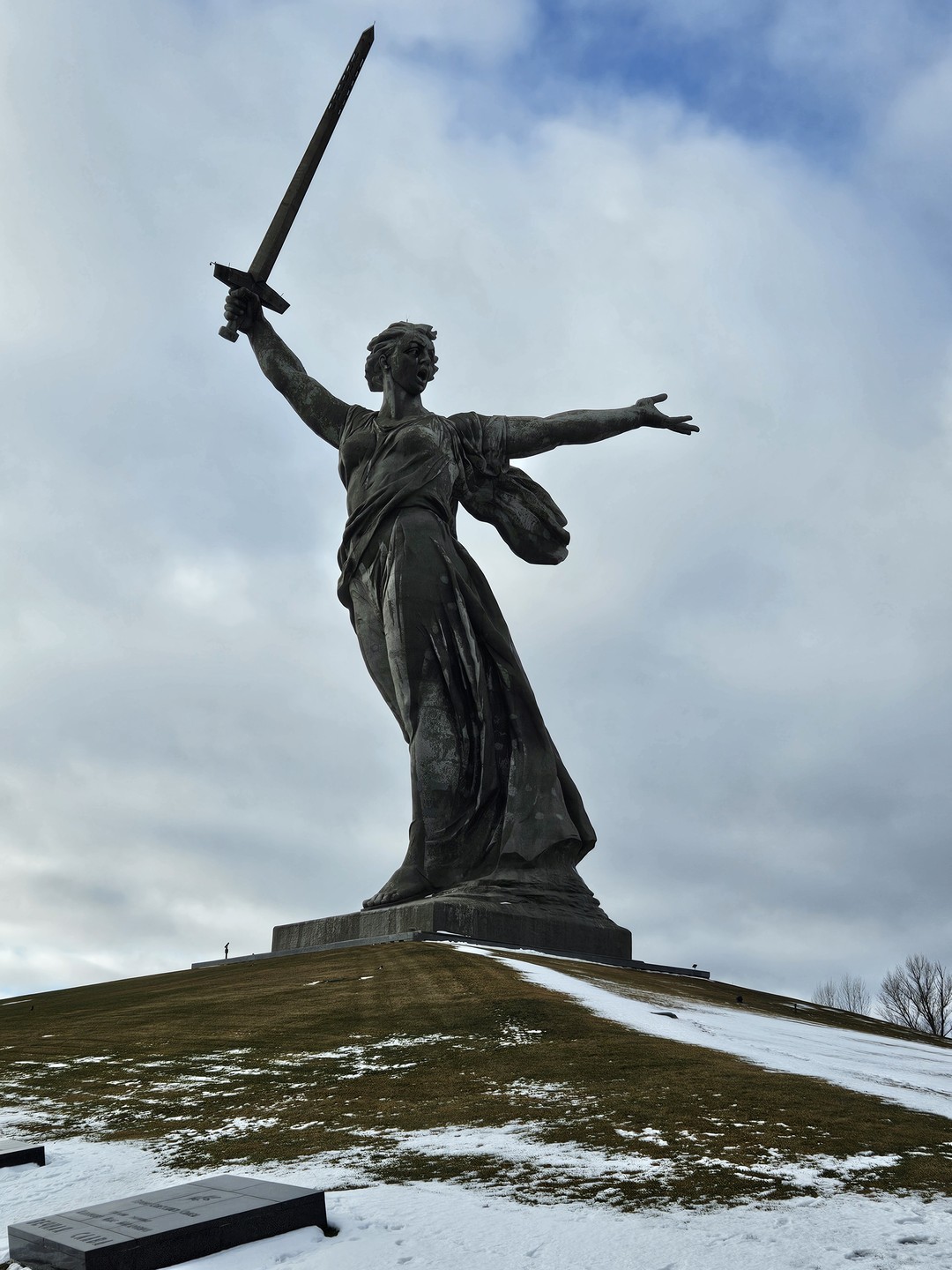 Благодарим Артёма за отличную экскурсию. Человек прекрасно владеет материалом, рассказ дополняется историческими фото и видео на