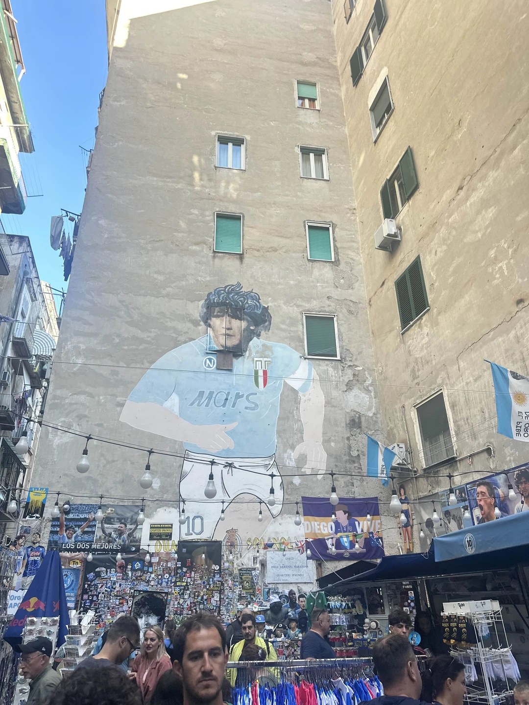 Отличная девушка, открытая, добродушная со знанием истории и местной жизни!