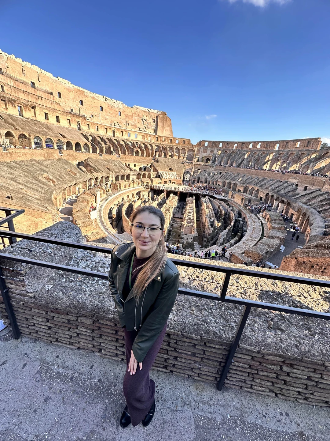 У нас был очень харизматичный гид - Игорь Котельников, с юмором и интересной подачей)))