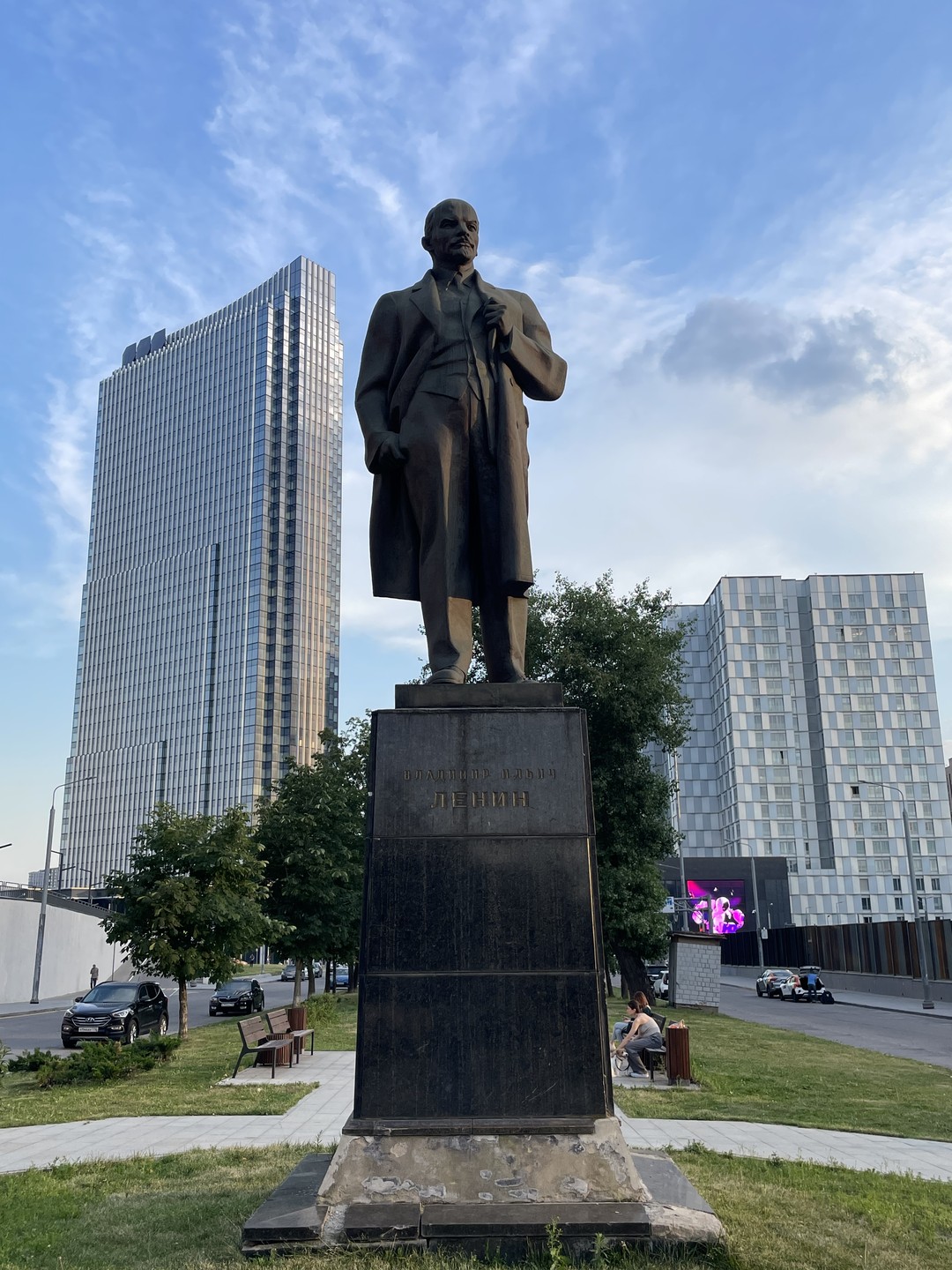 Хорошо прошлись по Зиларту, так как рассматриваем покупку квартиры в этом районе. Соне спасибо за отличную