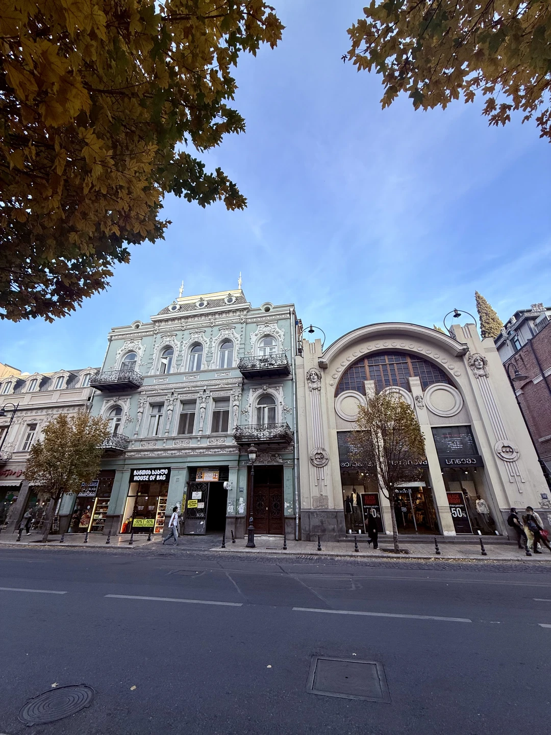 Эта экскурсия стала одним из ярчайших впечатлений от недели в Тбилиси! Максим научил видеть душу города в деталях