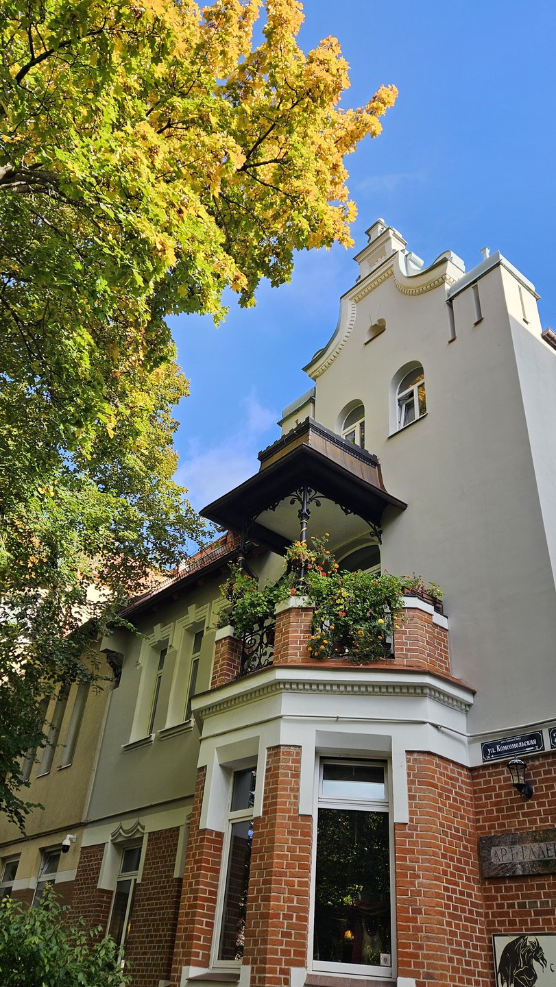 Нам очень понравилась прогулка со Светланой. Рассказ был интересным, подробным, при этом не занудным. За три