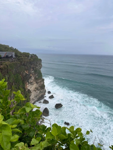 Были 28 января на экскурсии" Живописное путешествие на п-в Букит", остались довольны: гид Сувитри и водитель
