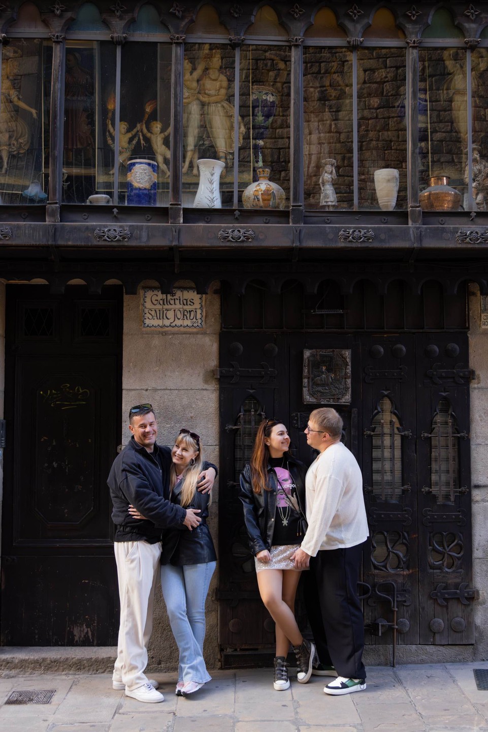 Если хотите красивые фотографии с прогулки по Барселоне, то смело обращайтесь. Очень приятная девушка, подсказала куда