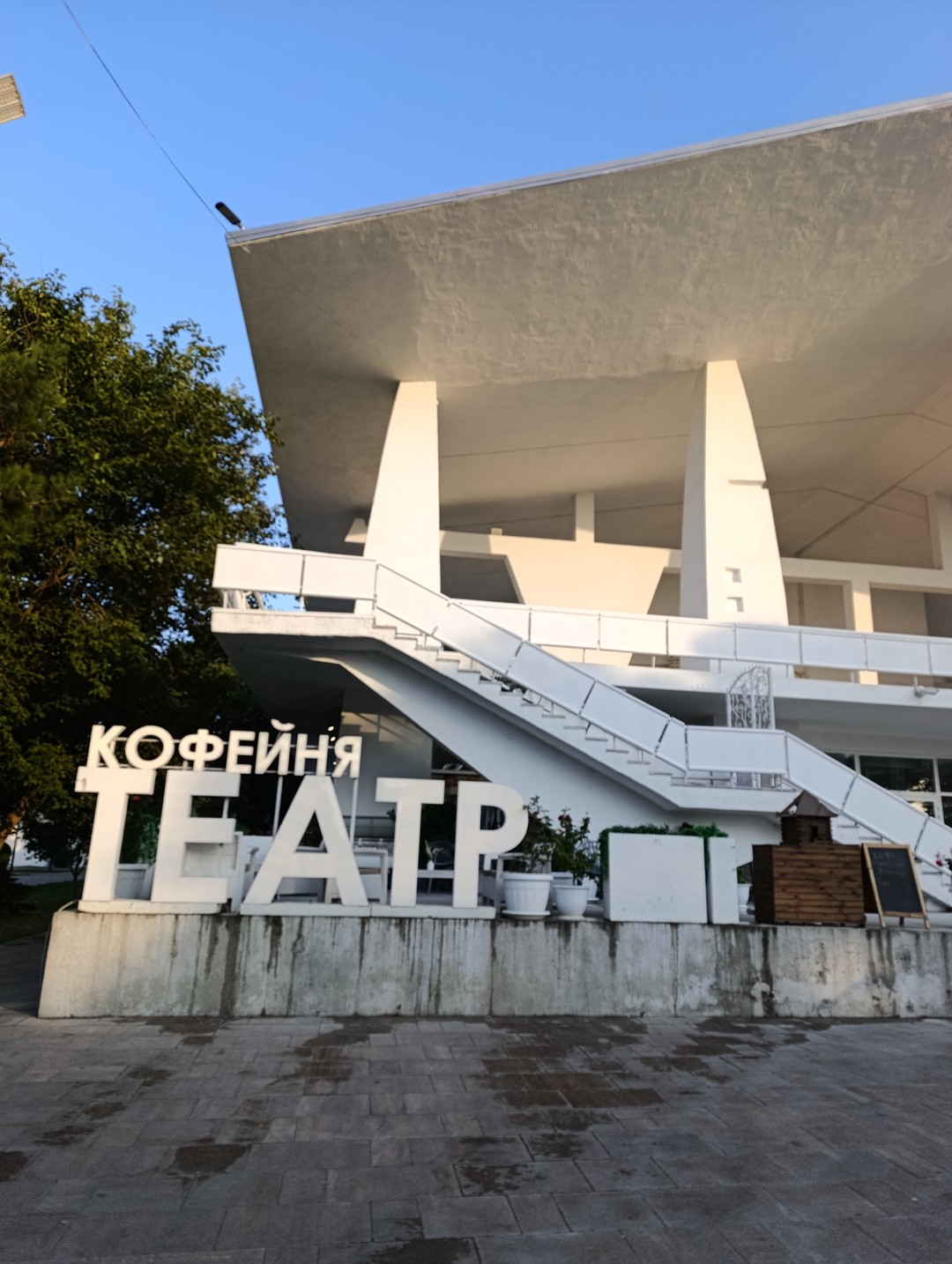 Спасибо огромное Гаджимураду за проведенную прогулку по красавице Махачкале. Каждый раз открываю в этом городе что