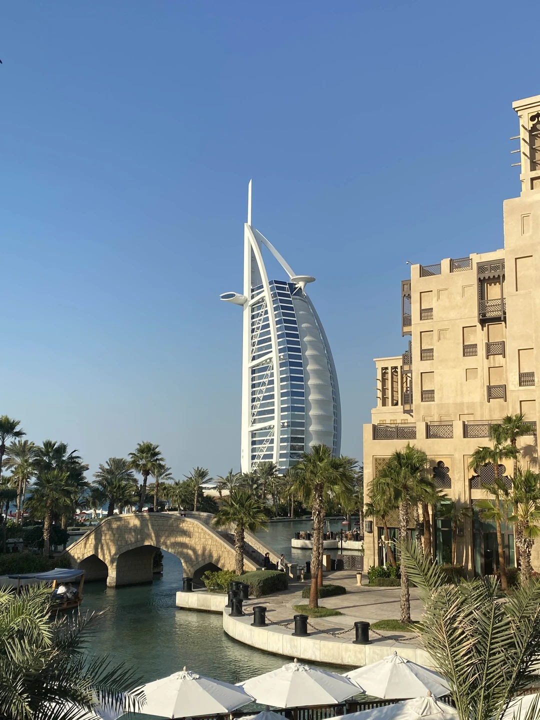 Обзорную экскурсию нам проводил Азам. Заранее согласовали маршрут. Спокойно посмотрели интересующие нас локации. Организатор Шухрат помог