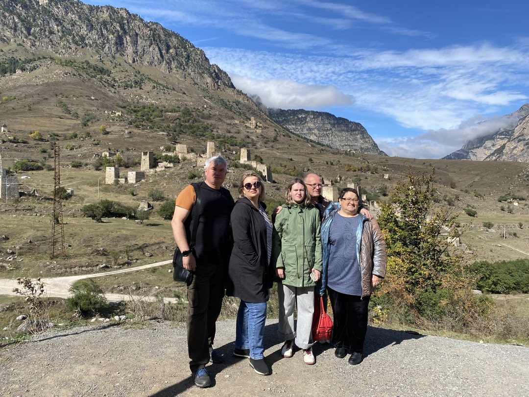 Наша экскурсия проходила с 25 по 29 сентября 2024 года. Группа состояла из 5 взрослых. Встретили