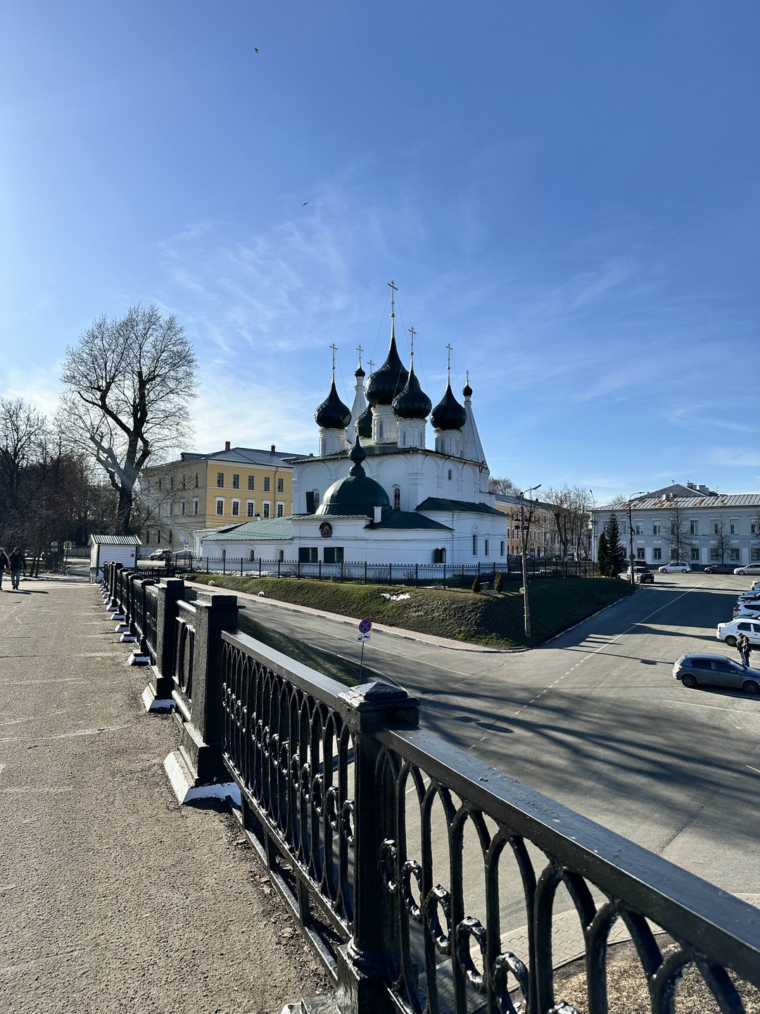 Отличный экскурсовод Елена и правильно подобранный маршрут, который охватывает основные достопримечательности исторической части города. Елена очень