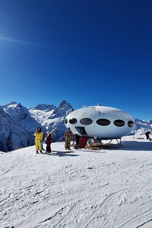 Знакомство с Домбаем и час на горных лыжах