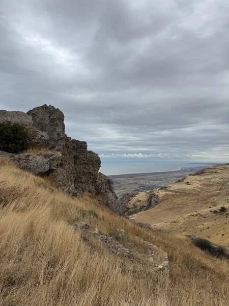 хорошая экскурсия. гид много рассказал про историю мест и историю Азербайджана. был очень доброжелательным. отвечал на все вопросы. рекомендую