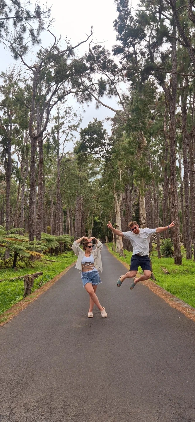 Если бы можно было поставить больше 5 звёзд, однозначно поставили бы! Потрясающая экскурсия, в которой мы