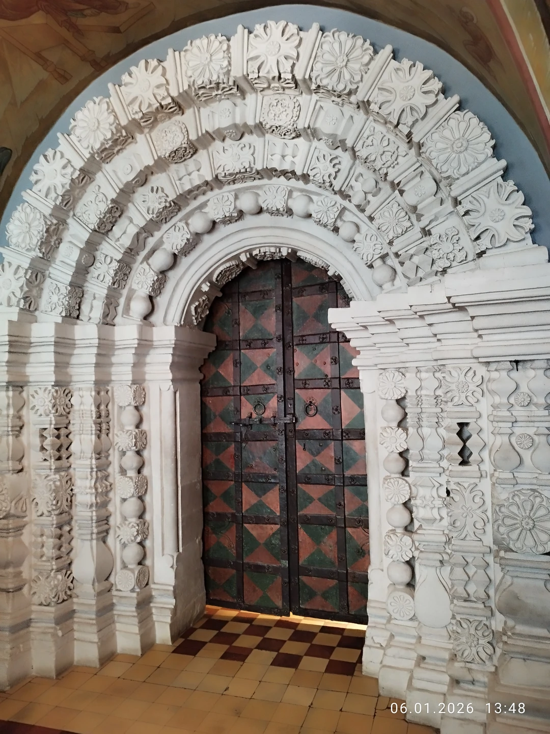 Повезло с экскурсоводом-Анной, позитивно заряженный человек, подача исторических материалов в максимально доступной форме, с юмором. Если