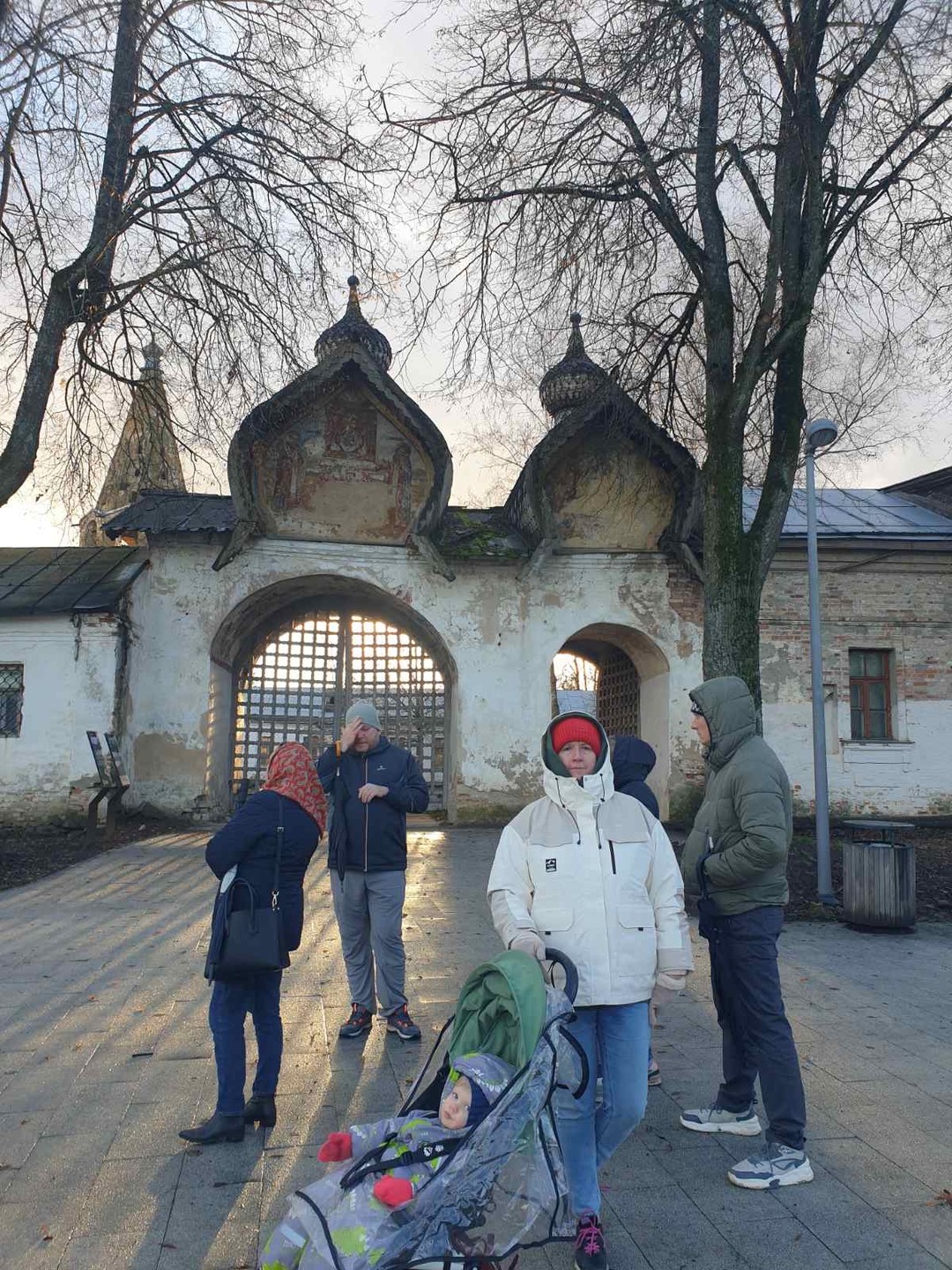 Спасибо Юрию! Очень интересно, доходчиво, логично. Маршрут прогулки идеально проложен. Очень рекомендуем тем кто интересуется историей