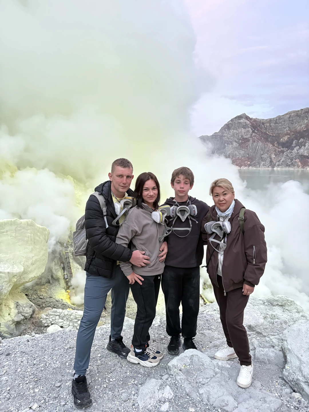 Вот и съездили на иджен, экскурсия очень интересная, но подьем на гору дело не простое. Там