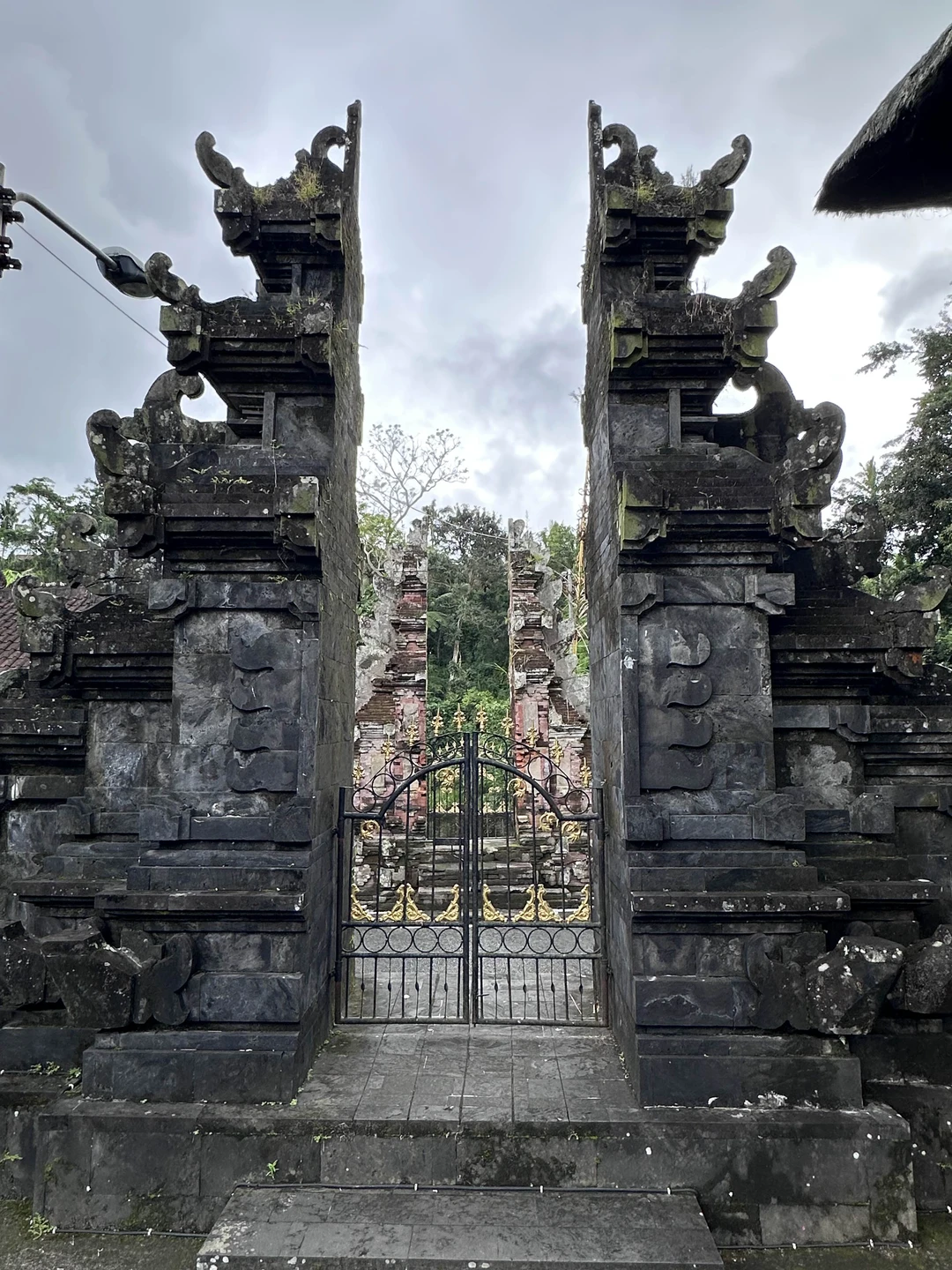 Отлично провели время, помедитировали после провели обряд Мелукат. Все на высшем уровне