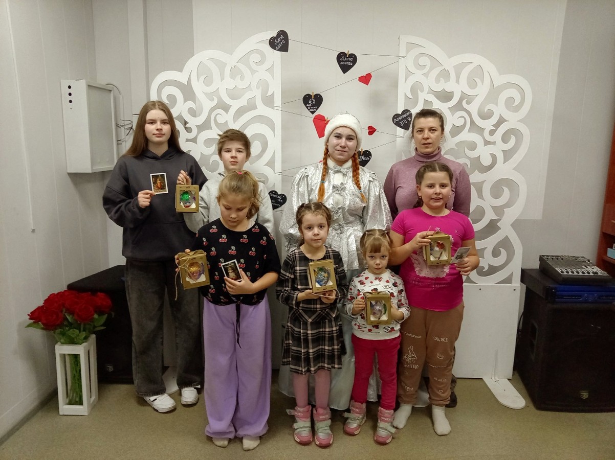 Мастер-класс по росписи новогодних шаров в Павловском Посаде