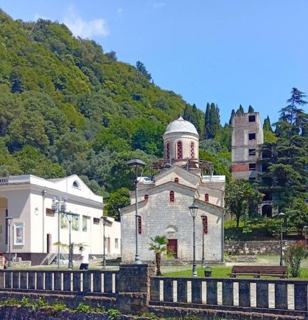 В живописный Новый Афон (из Пицунды)