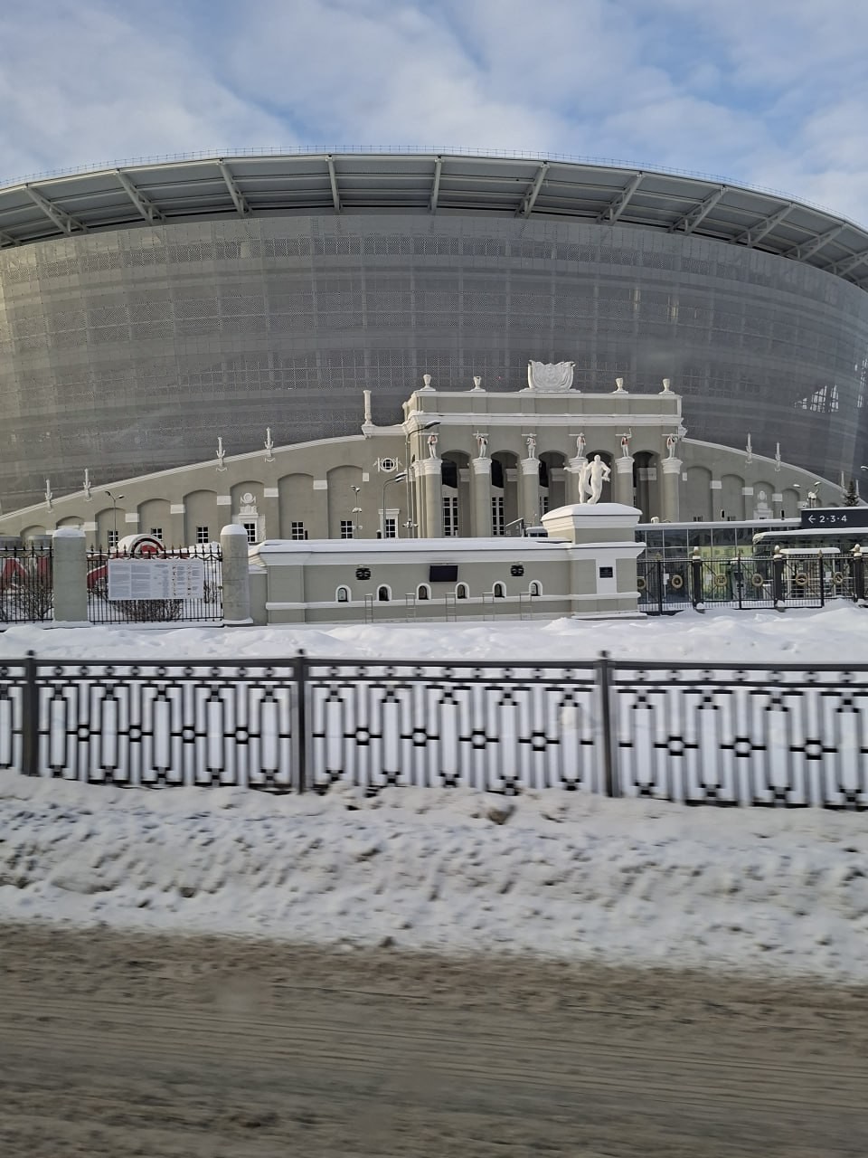 Хорошая экскурсия в дополнение к пешеходной по самому центру. Эта, которая большей частью была на комфортабельном