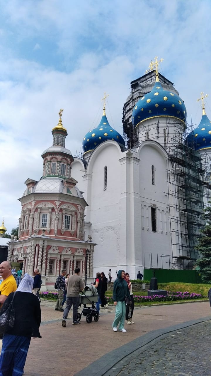 Экскурсия очень интересная и познавательная. Прекрасные гиды, комфортный автомобиль, чёткая организация. Единственное, очень мало свободного времени