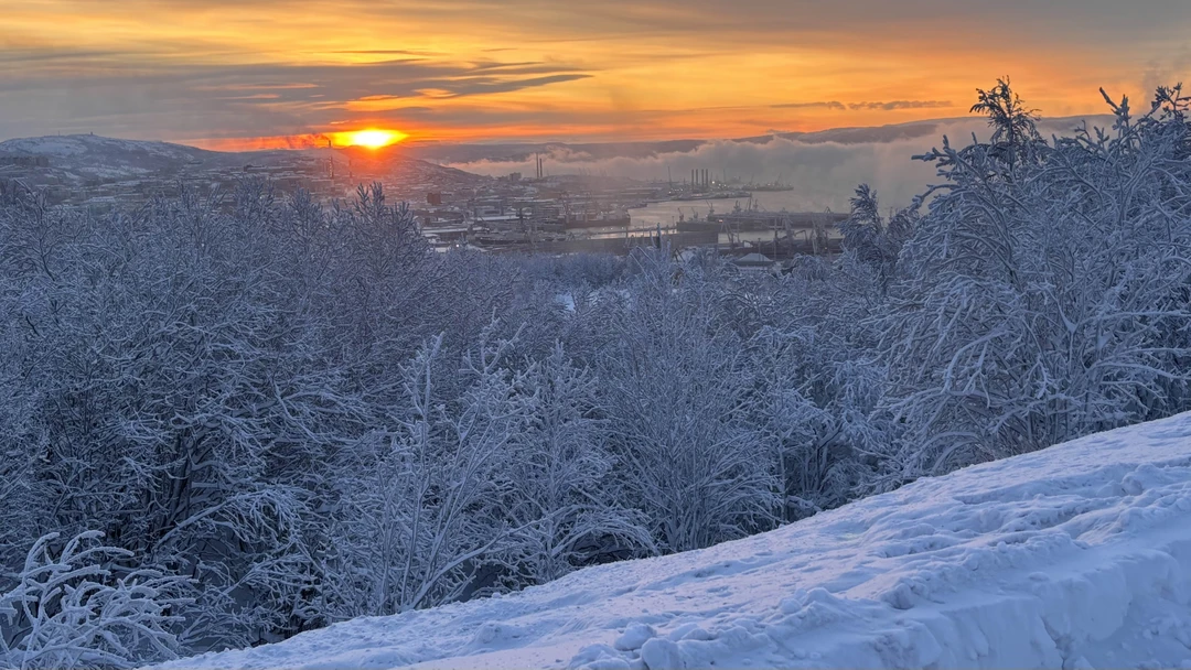 Артём, эрудированный и культурный гид, с заботой к родному городу и гостям, смешанная авто пешеходная экскурсия