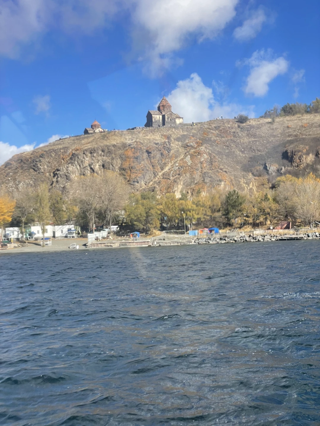 Прекрасная экскурсия, места потрясающе красивые!!! Каждая остановка, как картинка / природа, монастыри очень разные и каждый