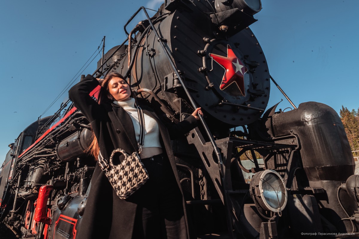 Фото 1 - Путешествие из Петербурга в Рускеалу на Ласточке и ретропоезде