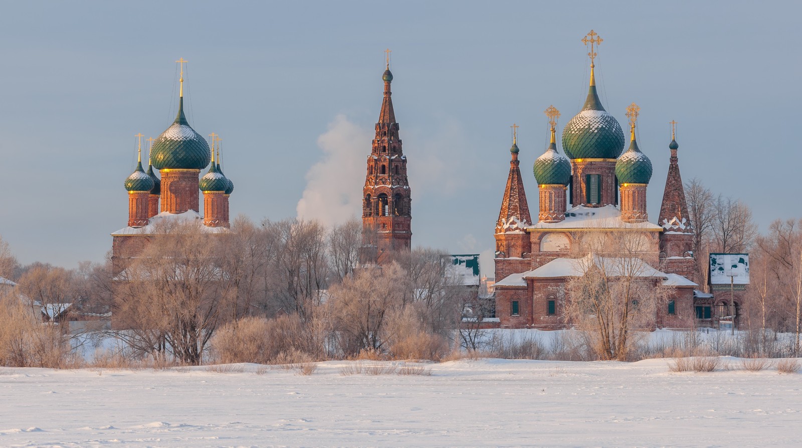 Январские праздники со смотринами невест, фольклорной программой, визитами к Снегурочке и купчихе