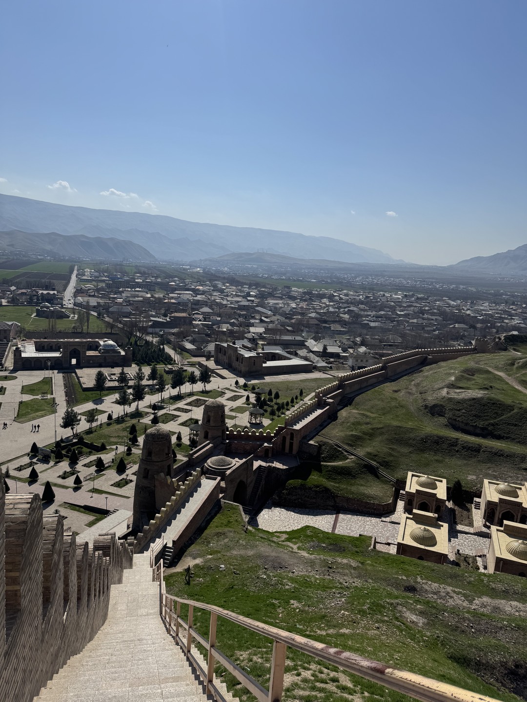 Хочу поблагодарить Хуршеда и всех кто с ним работает за организацию экскурсии. Легко, ненавязчиво, гид в