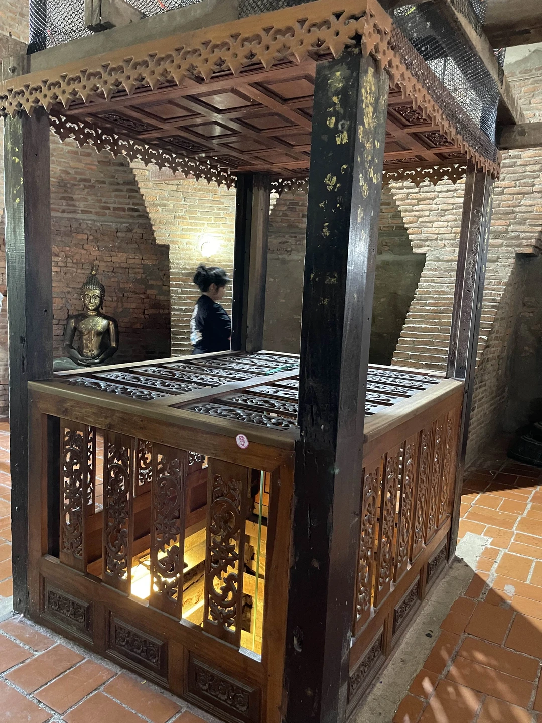 Интересная экскурсия в столицу древнего Сиама. Красивые, необычные храмы. Обязательно стоит съездить, рекомендую.