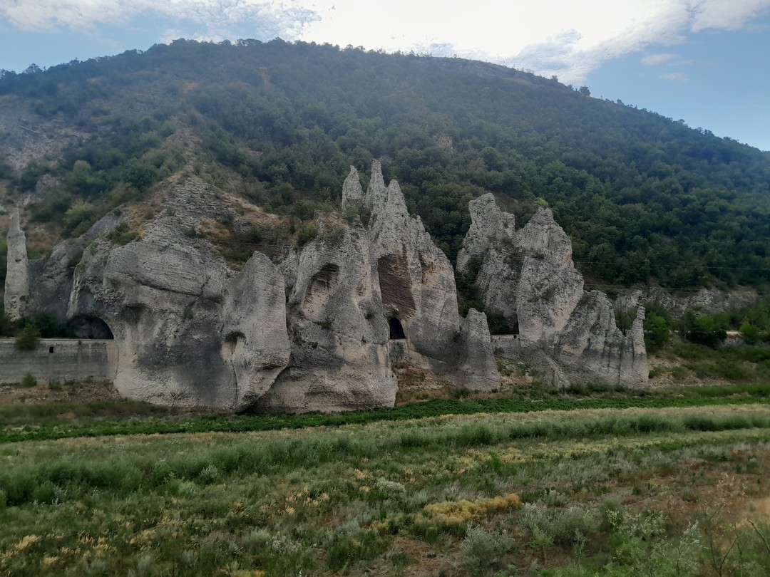 Очень интересная экскурсия. Были с детьми, а они не очень любят дальние поездки, но здесь им