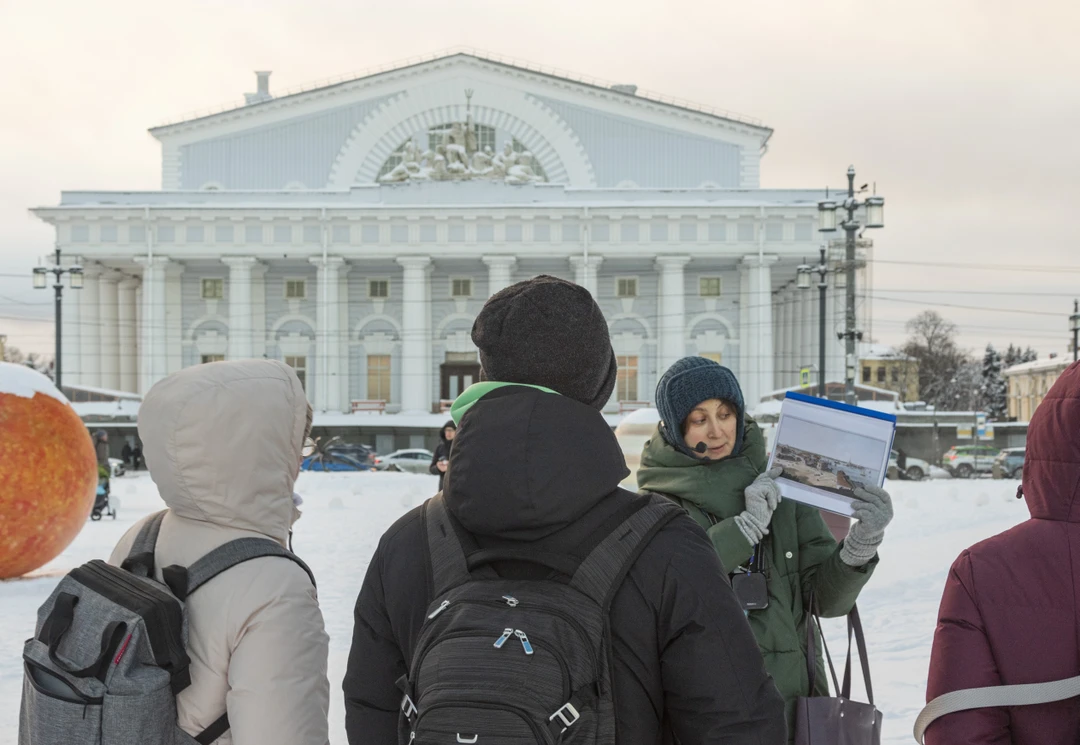 5 января мы посетили экскурсию "Порт на Васильевском острове", которую для нас организовала и провела Анна