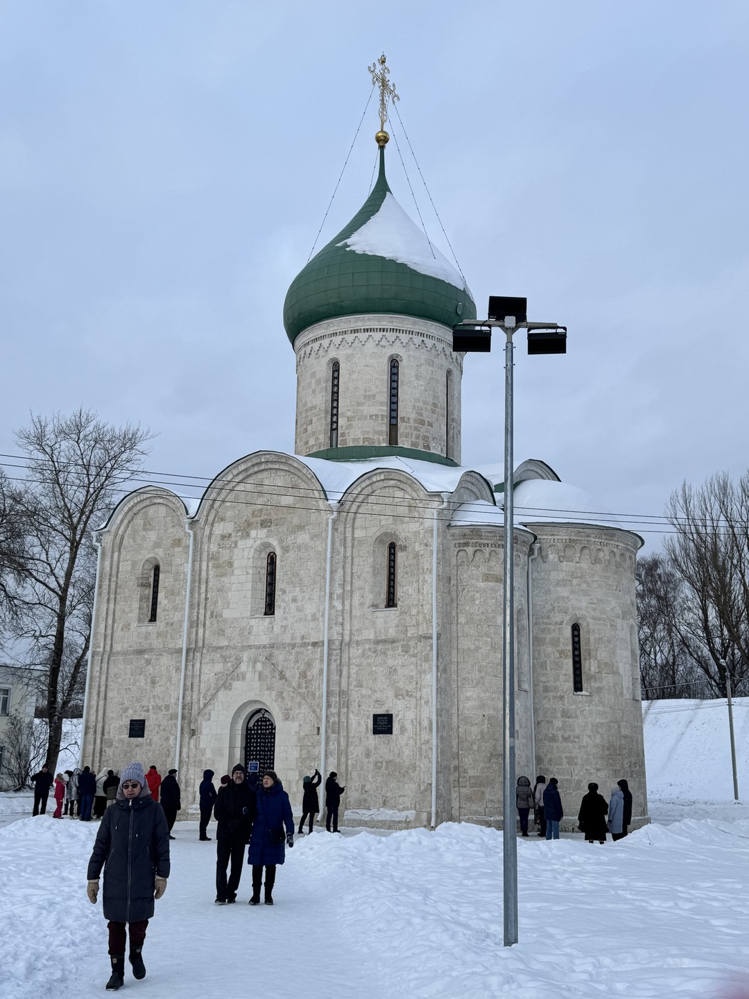 Елена прекрасный, отзывчивый и внимательный к деталям экскурсовод! Наша встреча началась за завтраком в кафе «Вкусный
