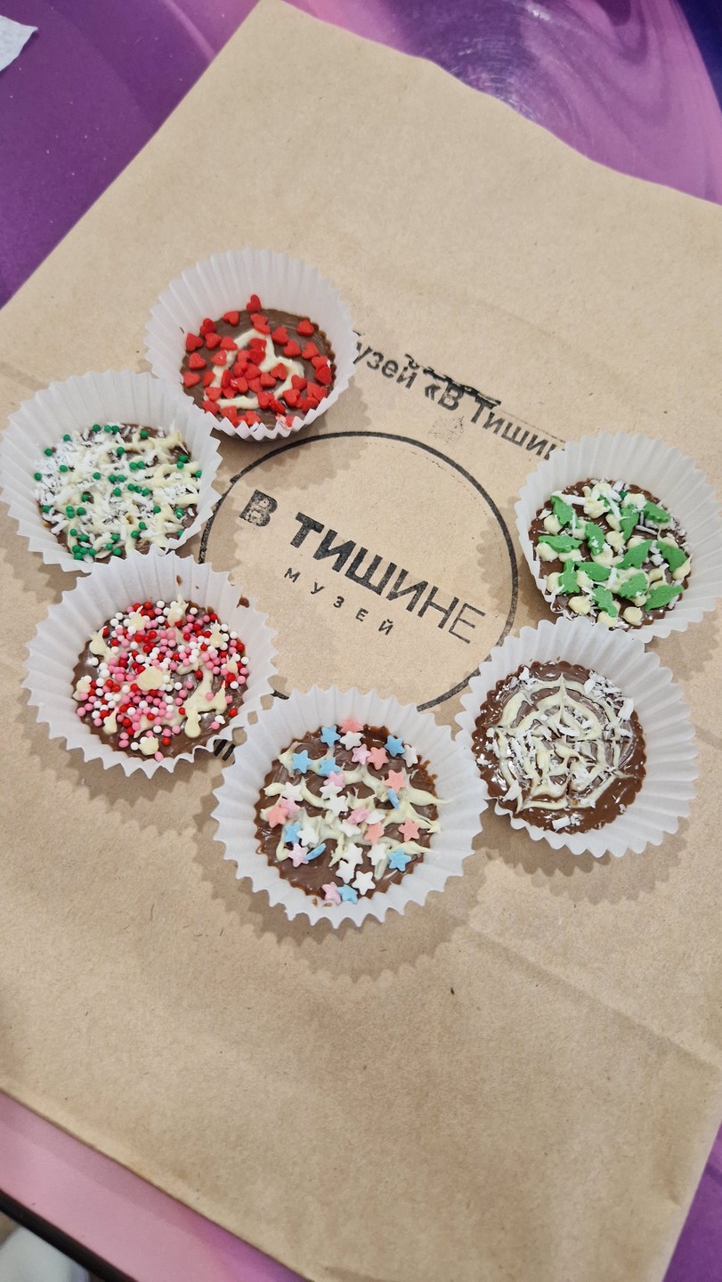 Приятный и интересный мастер-класс, который увлечет как детей, так и взрослых. Шоколад очень вкусный! С удовольствием