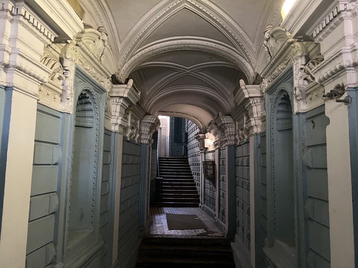 Крыша, дворы, парадные и коммуналка (16/19)