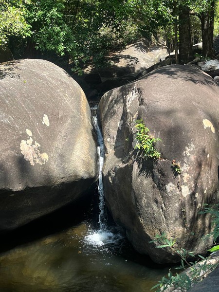 Хоть это и был засушливый сезон для водопадов, но мы и покупались, и налазились где только можно, так что экурсию считаем удачной