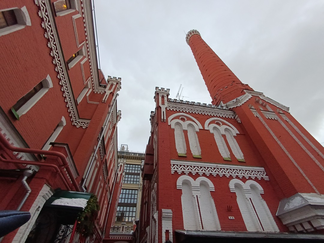 Людмиле большое спасибо за экскурсию. Отдельное спасибо за посещение ЦУМа,Пассажа и Метрополя с историческим экскурсом. В