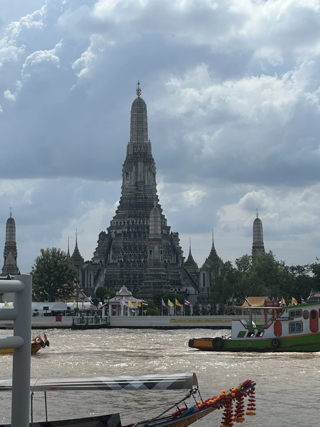 Если вы хотите увидеть Бангкок не глазами туриста, а почувствовать настоящий дух города, я искренне рекомендую